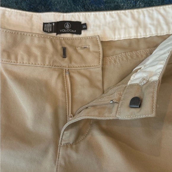 Volcom Khaki Chino Shorts Women’s 26 Coastal Cool Retro Preppy Surf Girl Beach - Picture 3 of 9